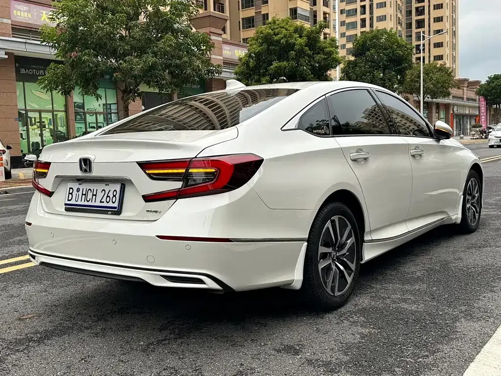 Honda Accord — фото 10