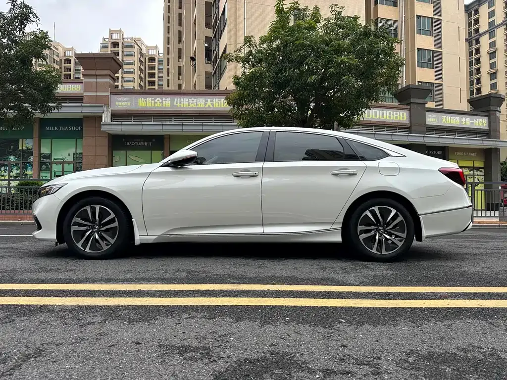 Honda Accord — фото 9