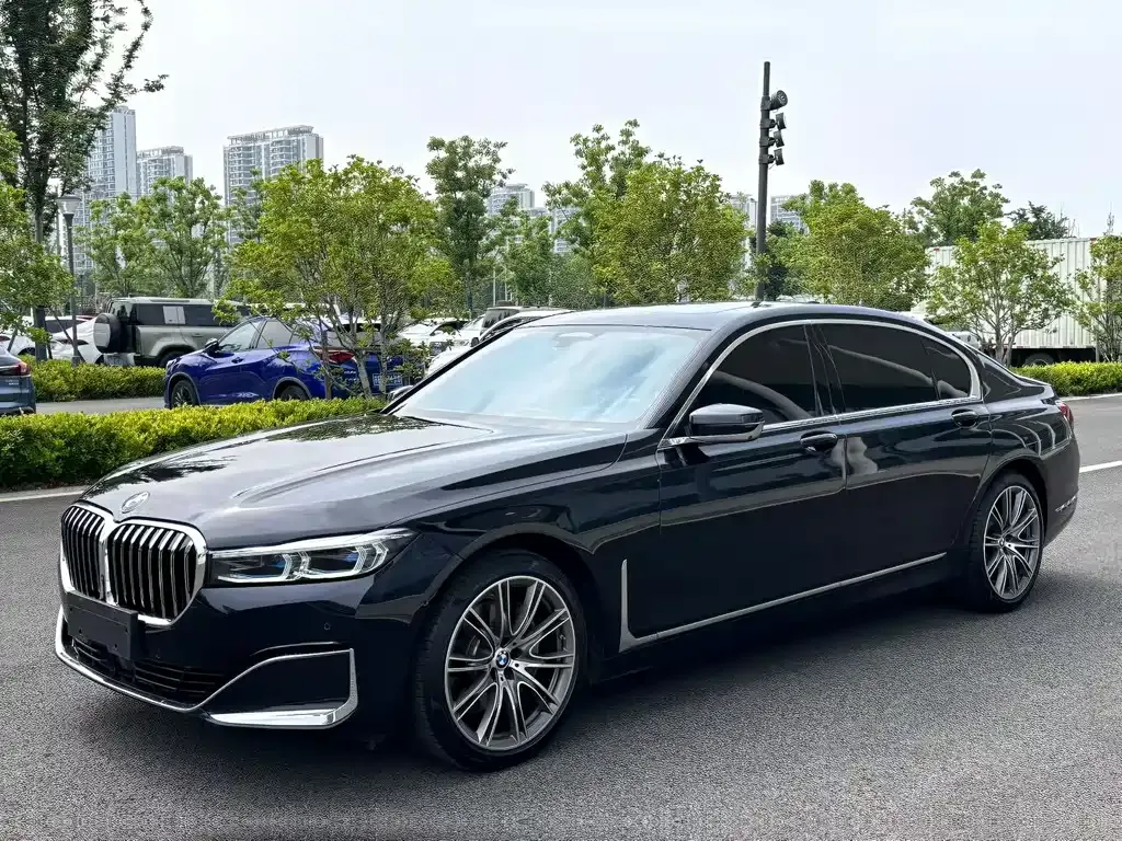 BMW 7 Series — фото 1