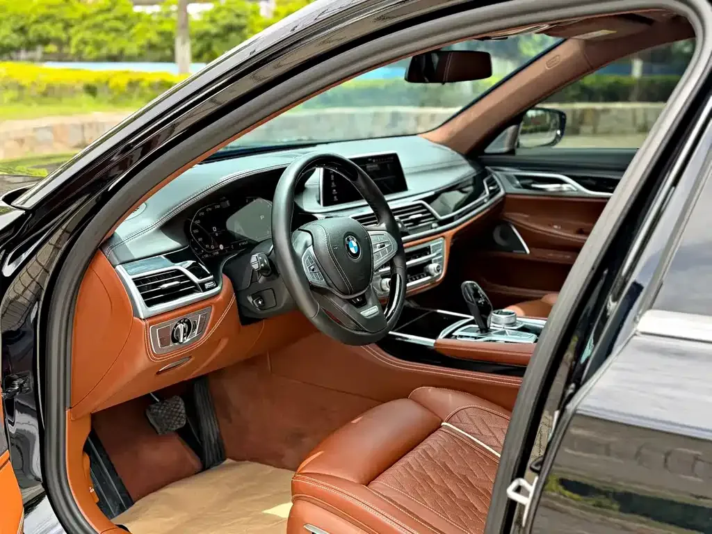 BMW 7 Series — фото 6