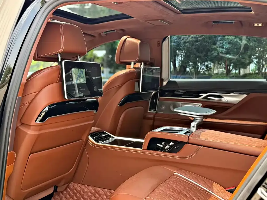 BMW 7 Series — фото 2
