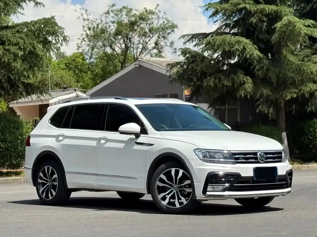 Volkswagen Tiguan L — фото 8