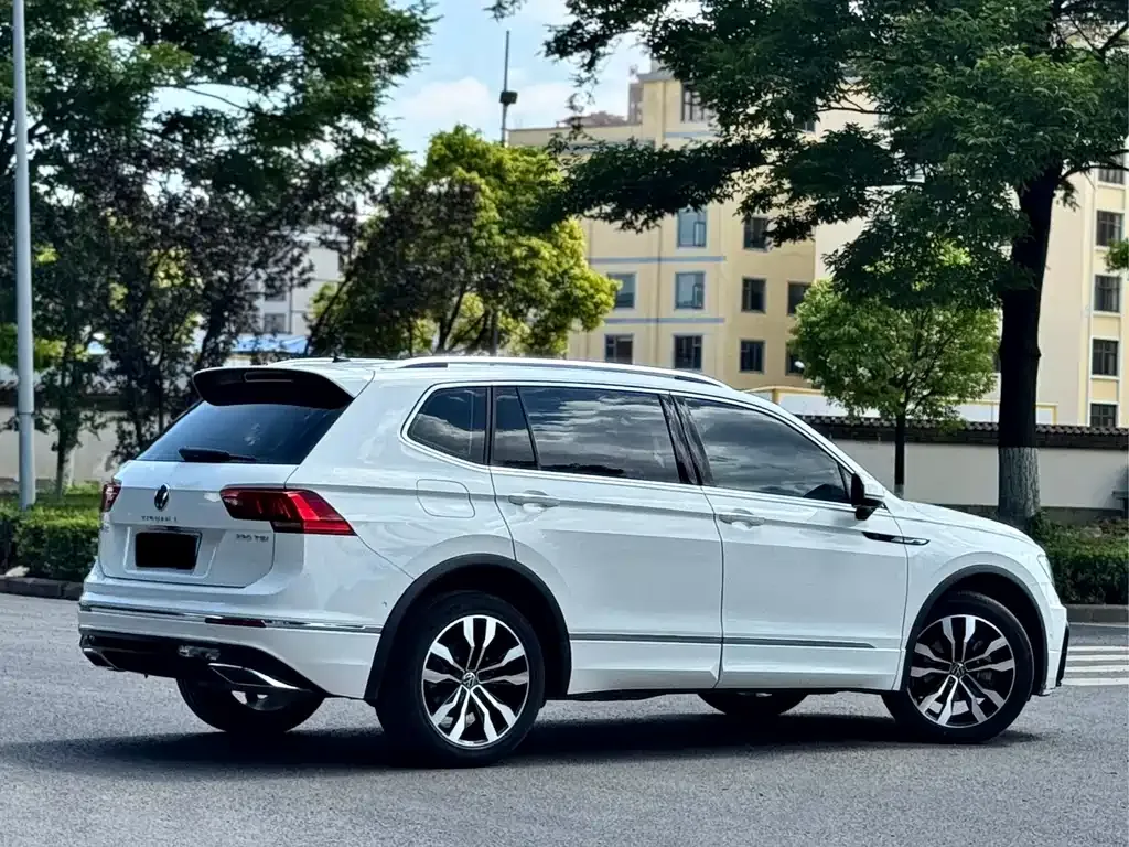 Volkswagen Tiguan L — фото 5