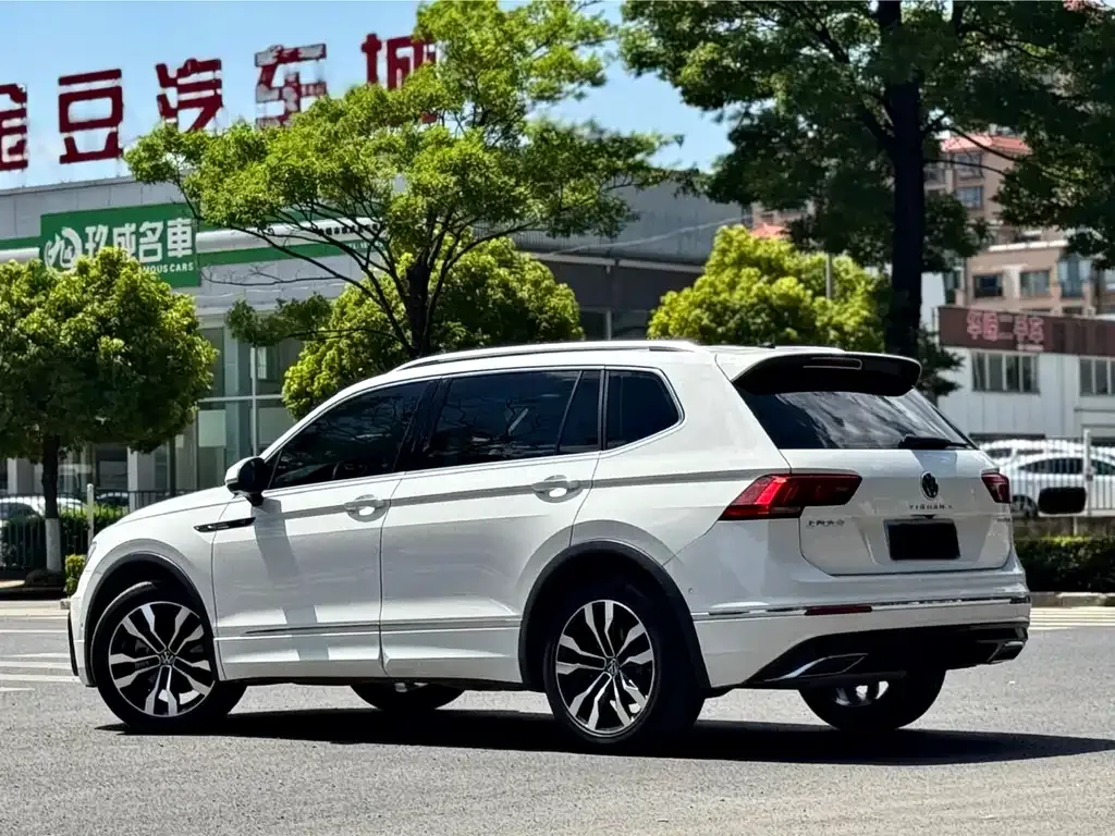 Volkswagen Tiguan L — фото 2