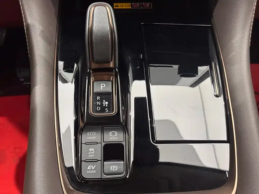 Toyota Vellfire — фото 8