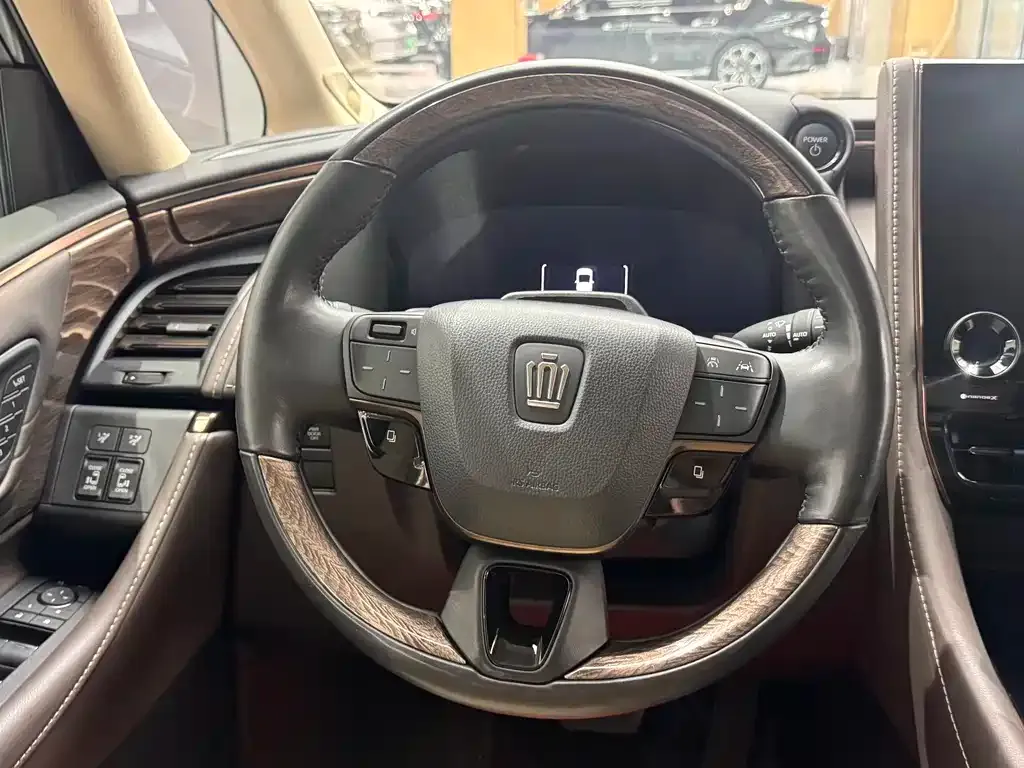 Toyota Vellfire — фото 10