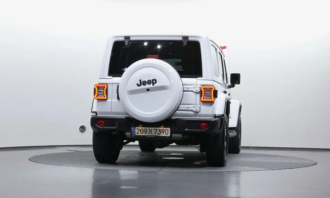 Jeep Wrangler 2022 из KR, фото 2