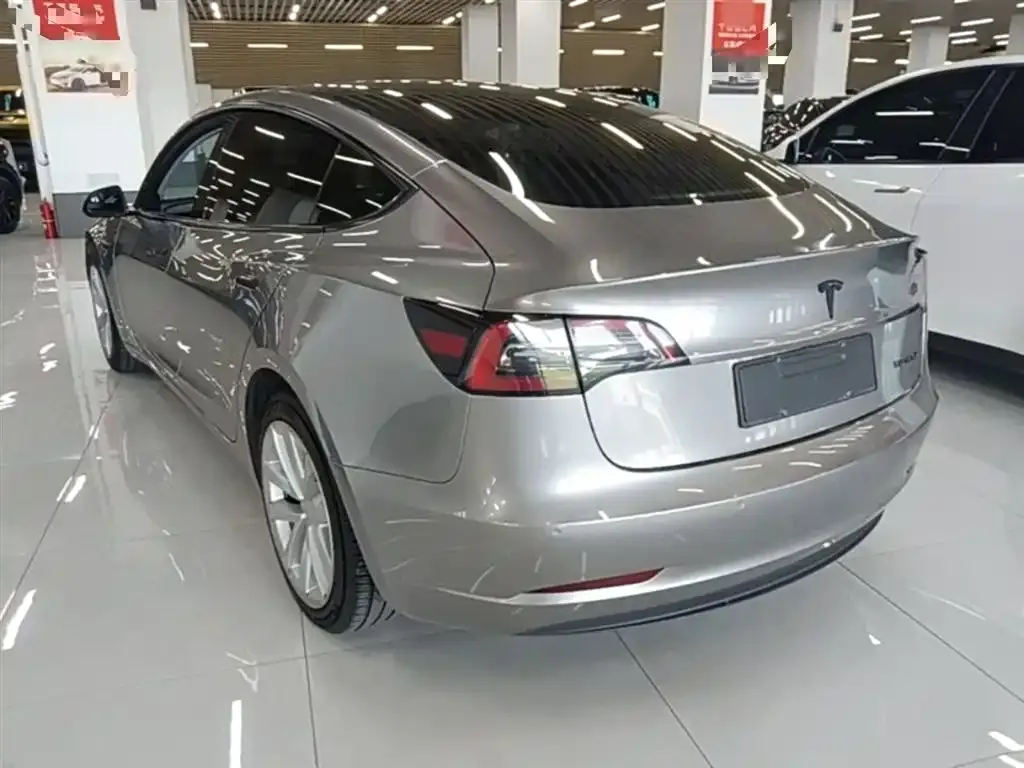 Tesla Model 3 — фото 10