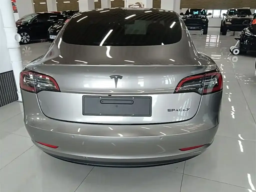 Tesla Model 3 — фото 5