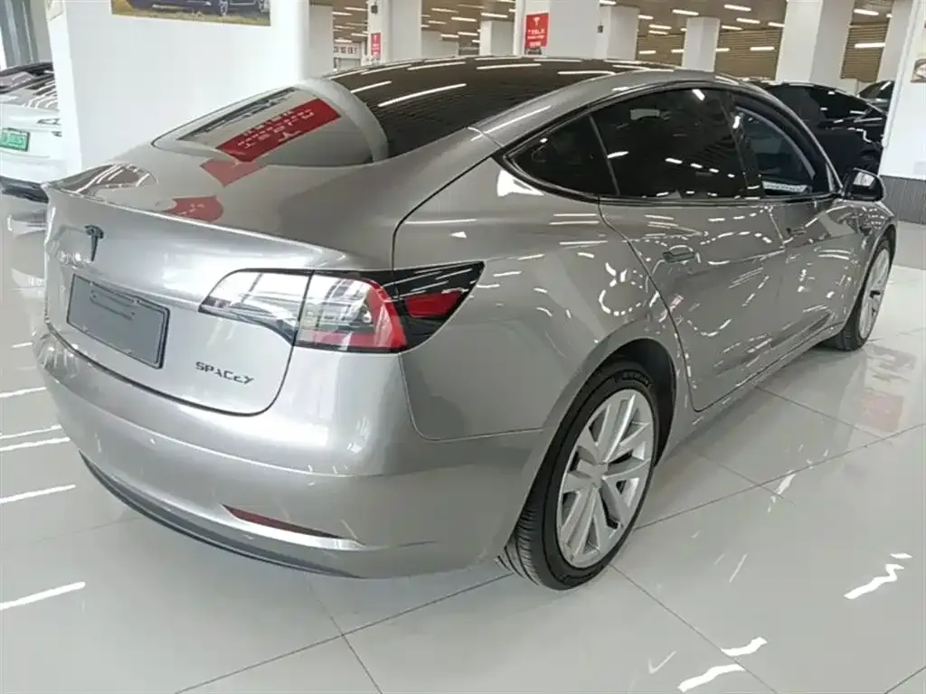 Tesla Model 3 — фото 4