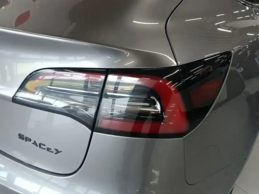 Tesla Model 3 — фото 2