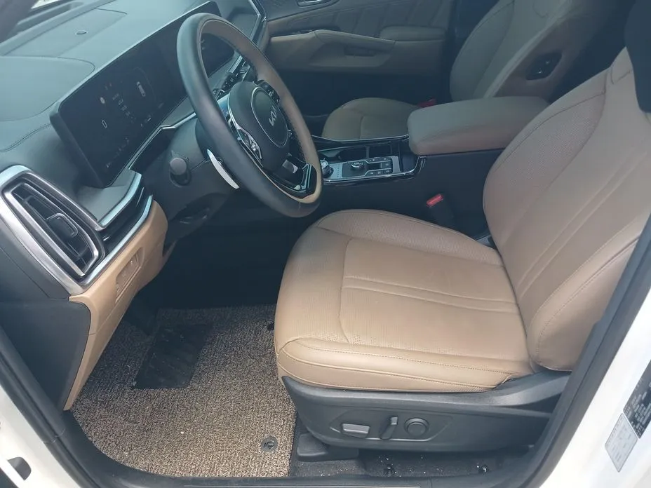 Kia Sorento — фото 6
