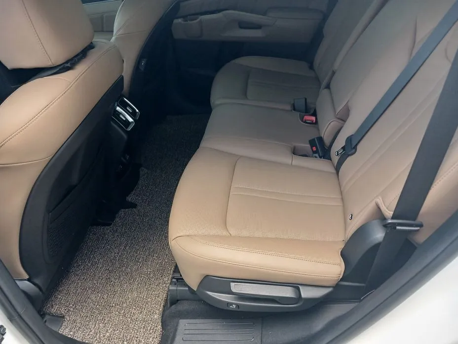 Kia Sorento — фото 10