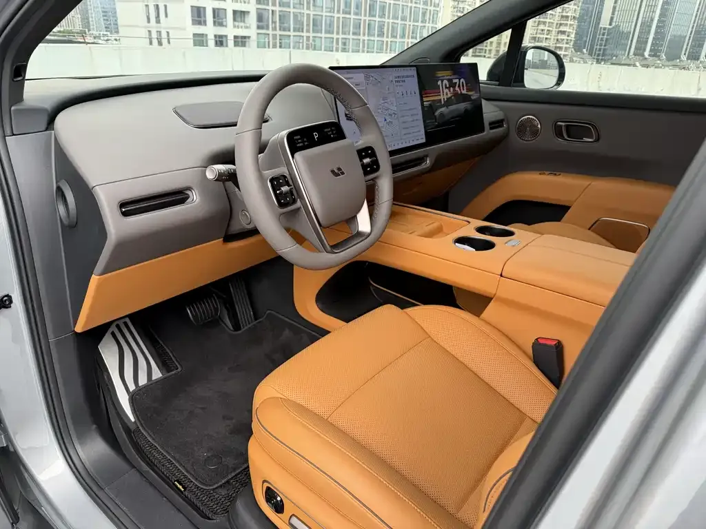 Li Auto i8 — фото 10
