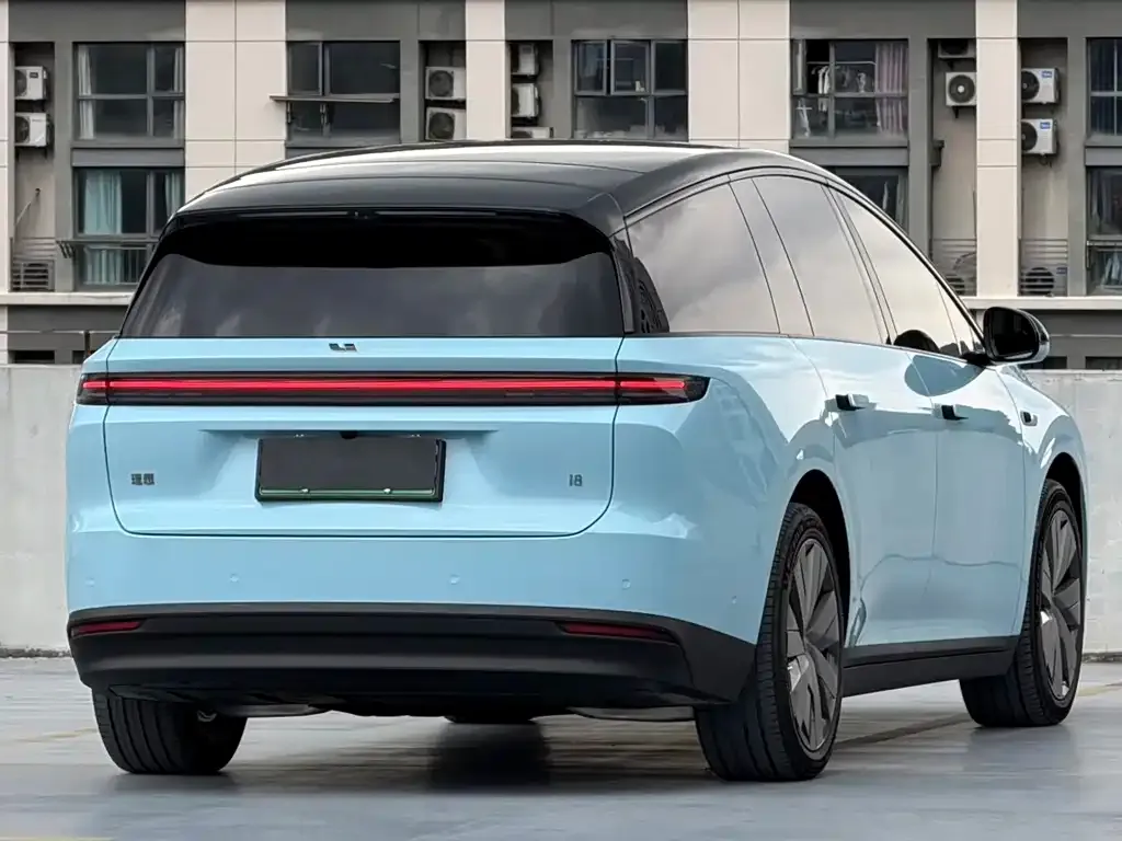 Li Auto i8 — фото 7