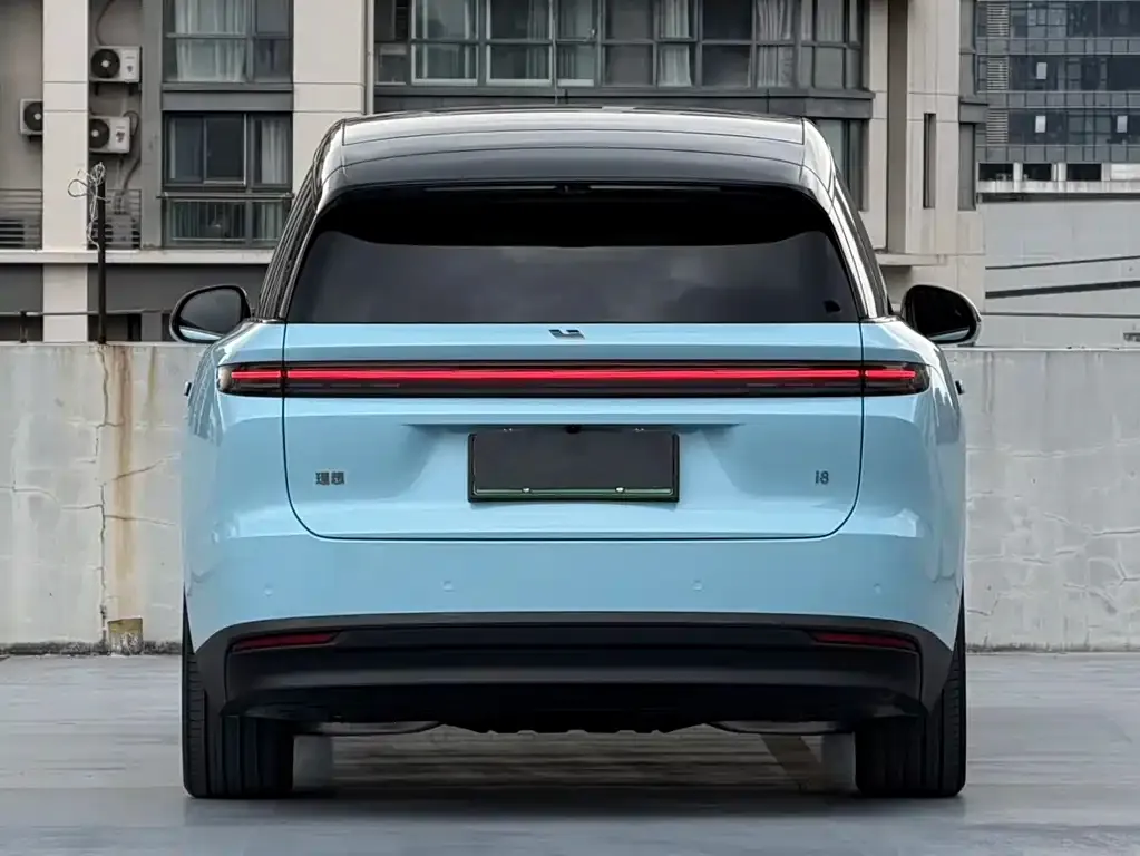 Li Auto i8 — фото 3
