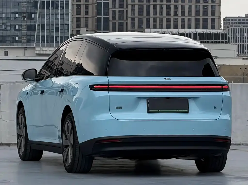 Li Auto i8 — фото 9