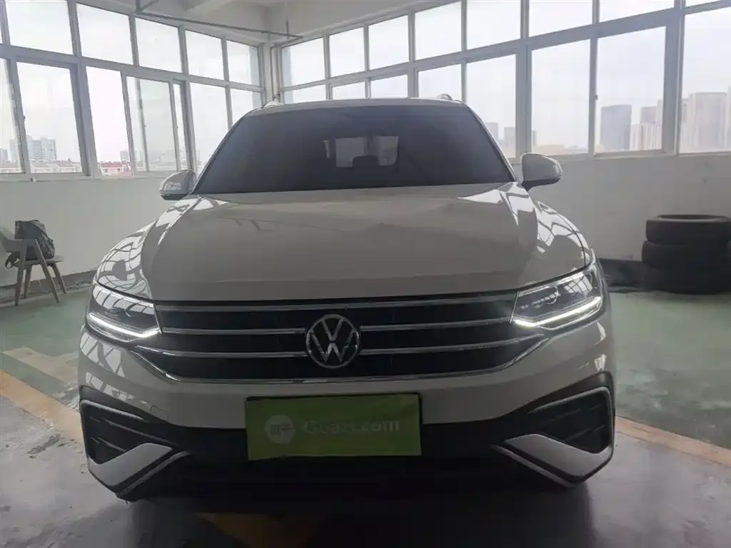 Volkswagen Tiguan L — фото 5