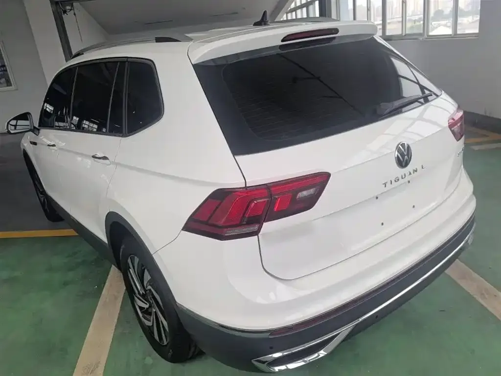Volkswagen Tiguan L — фото 3