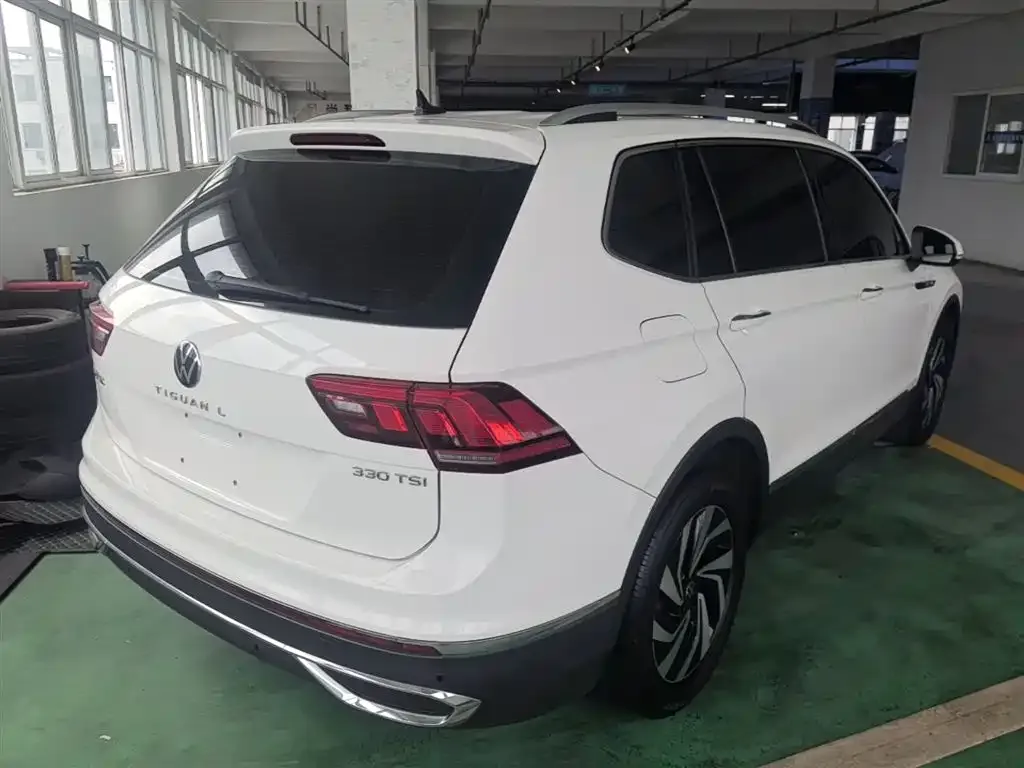 Volkswagen Tiguan L — фото 7