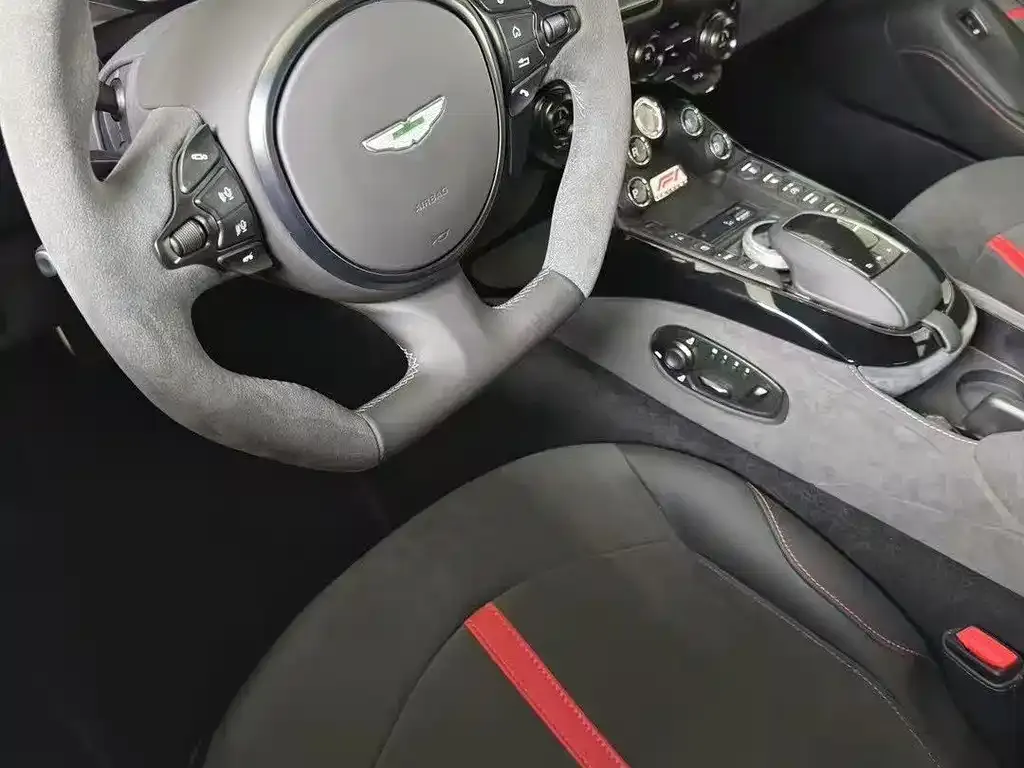 Aston Martin V8 Vantage 2025 из CN, фото 7
