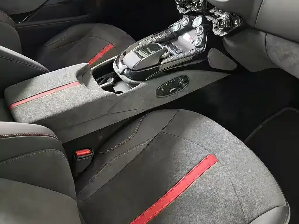 Aston Martin V8 Vantage 2025 из CN, фото 8