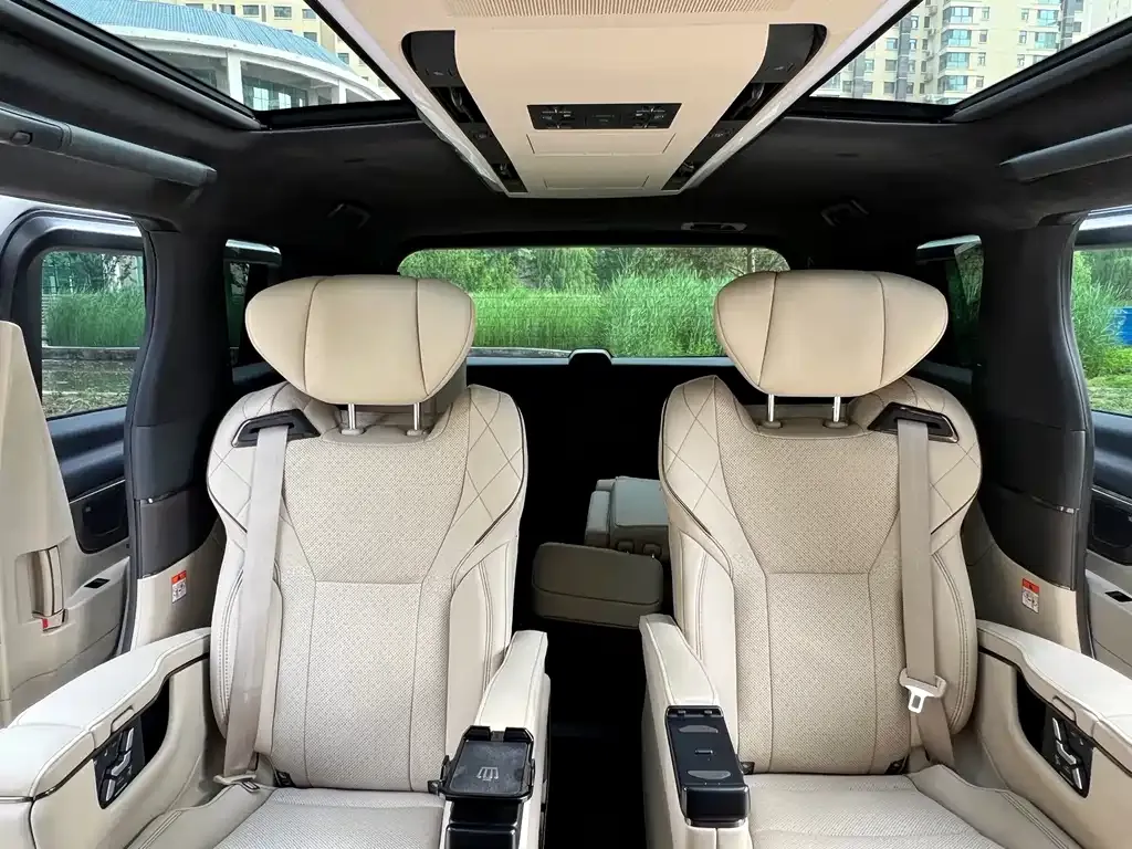 Toyota Vellfire — фото 3