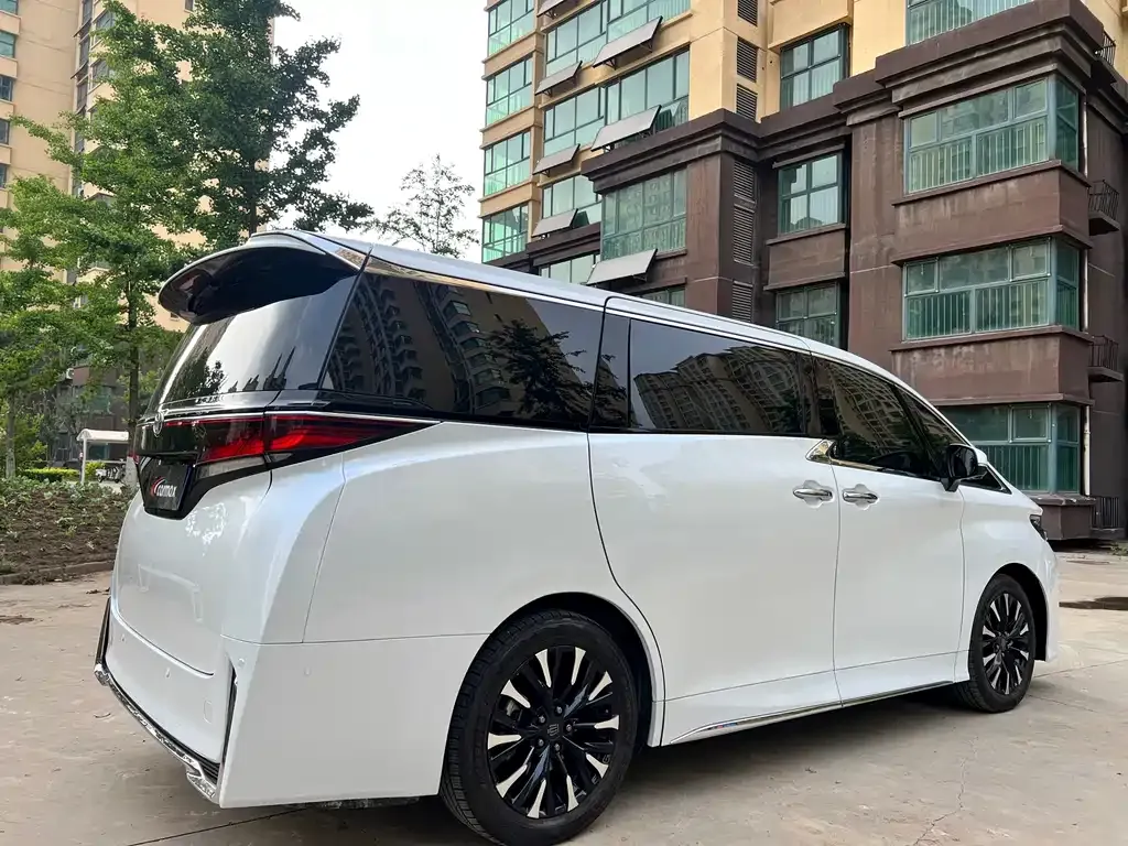 Toyota Vellfire — фото 4