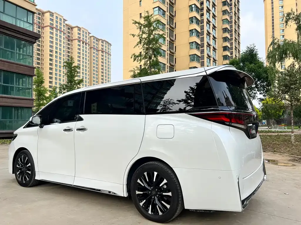 Toyota Vellfire — фото 8