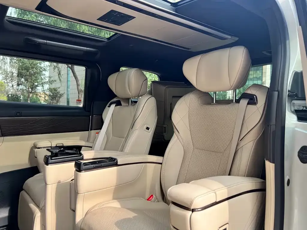 Toyota Vellfire — фото 2