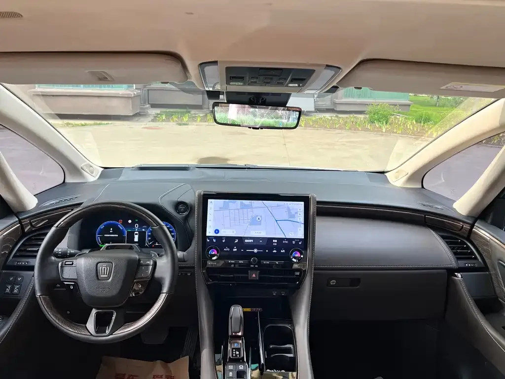 Toyota Vellfire — фото 10
