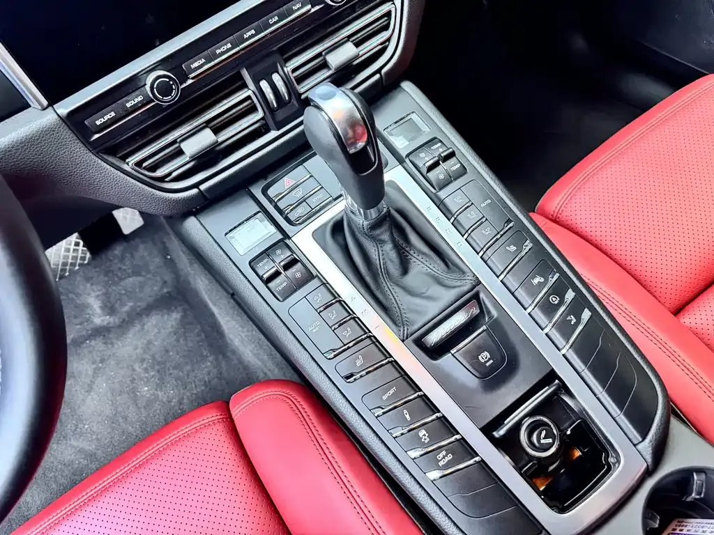 Porsche Macan — фото 8