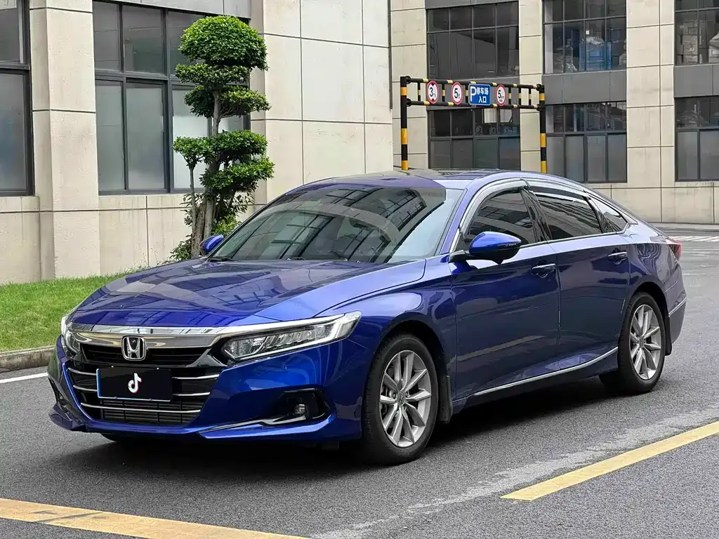 Honda Accord — фото 1