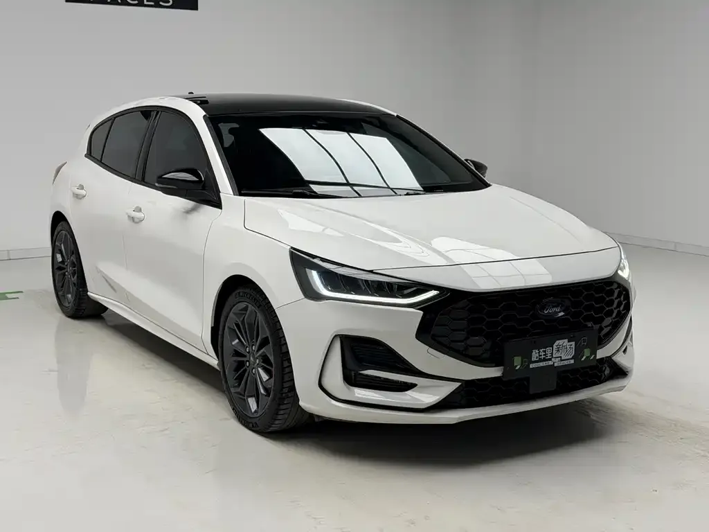 Ford Focus 2023 из CN, фото 8