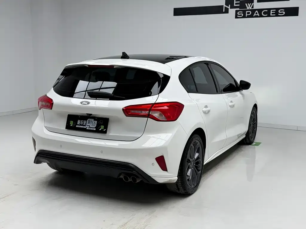 Ford Focus 2023 из CN, фото 4