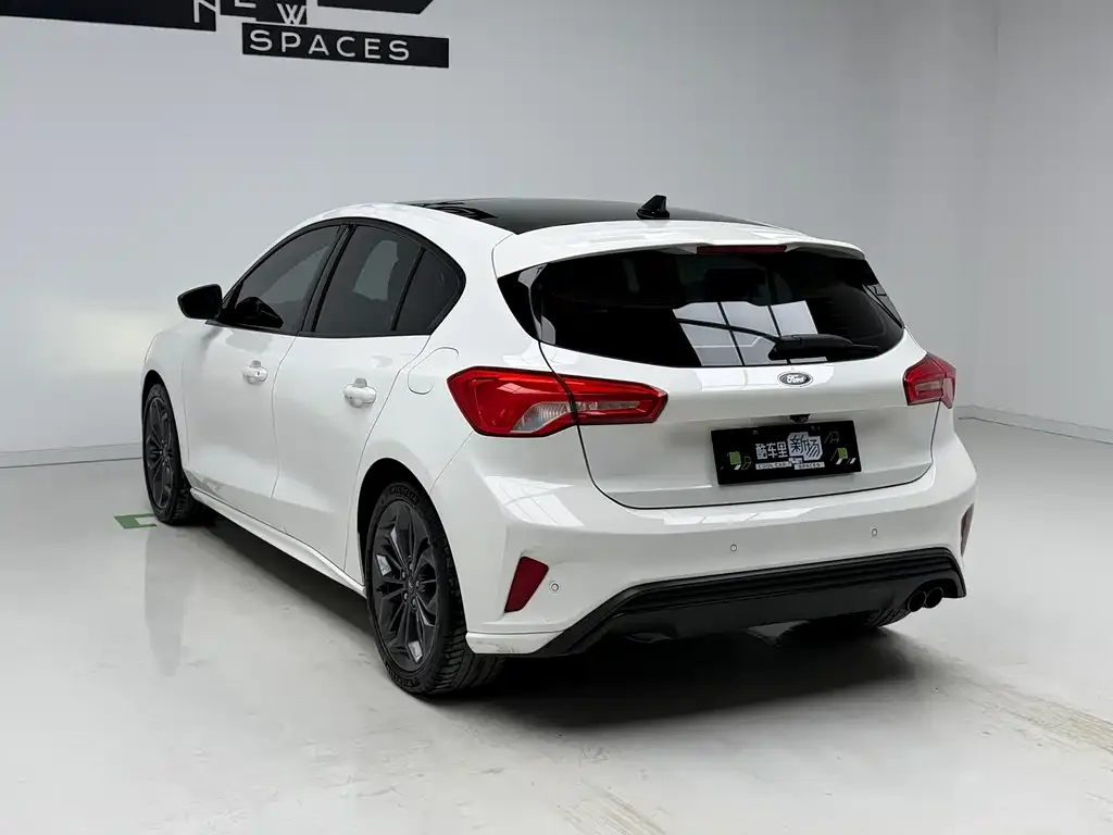 Ford Focus 2023 из CN, фото 7