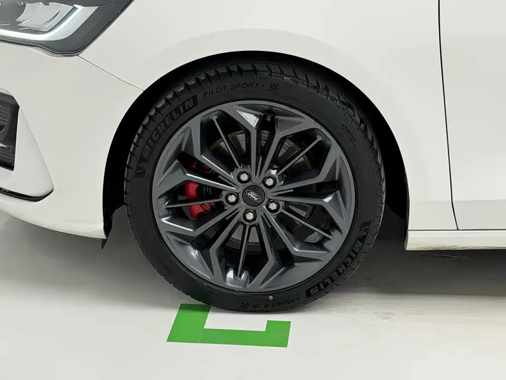 Ford Focus 2023 из CN, фото 10