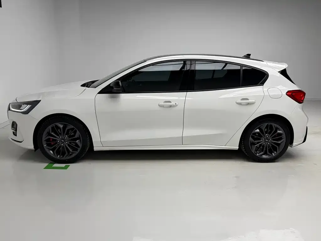 Ford Focus 2023 из CN, фото 3