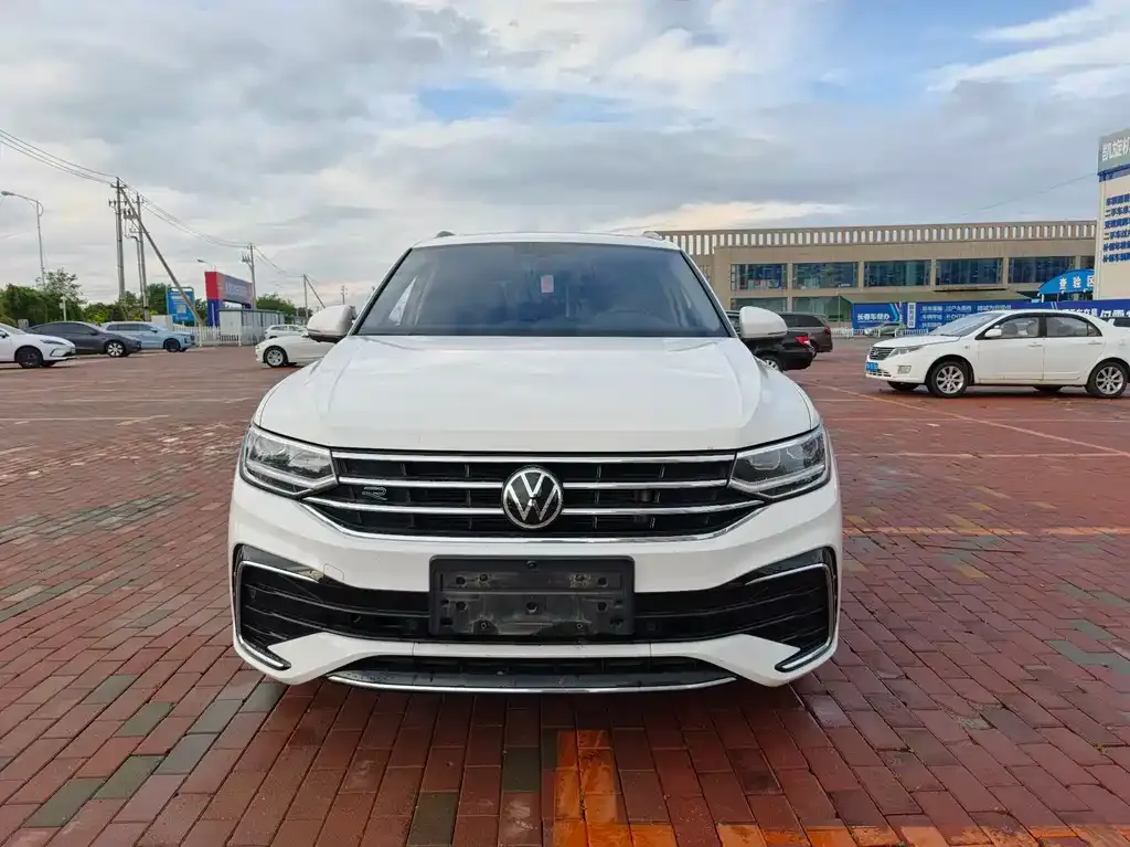 Volkswagen Tiguan L — фото 5