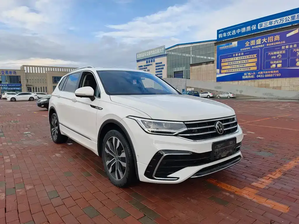 Volkswagen Tiguan L — фото 4