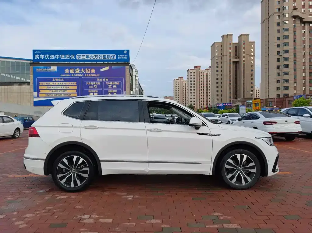 Volkswagen Tiguan L — фото 9