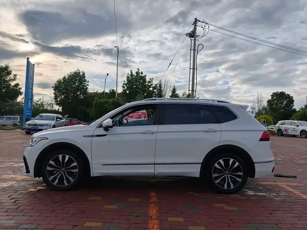 Volkswagen Tiguan L — фото 3