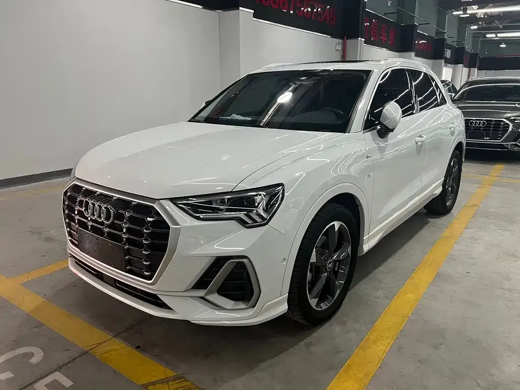 Audi Q3 — фото 1