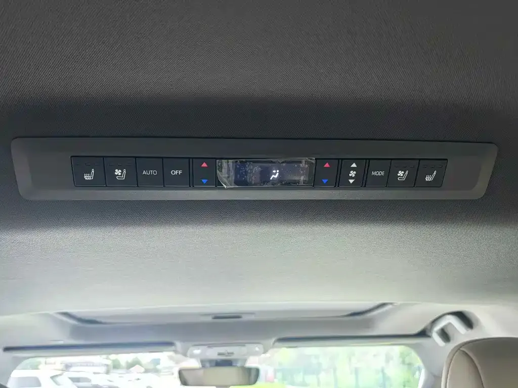 Toyota Sienna — фото 4
