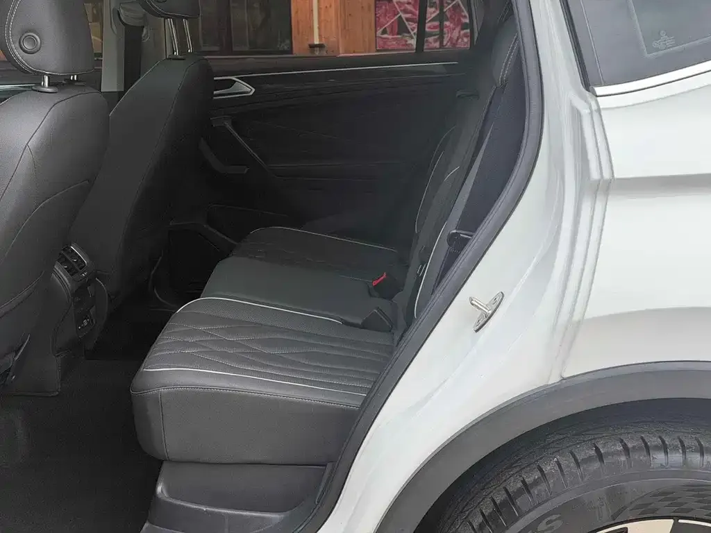 Volkswagen Tiguan L 2022 из CN, фото 3