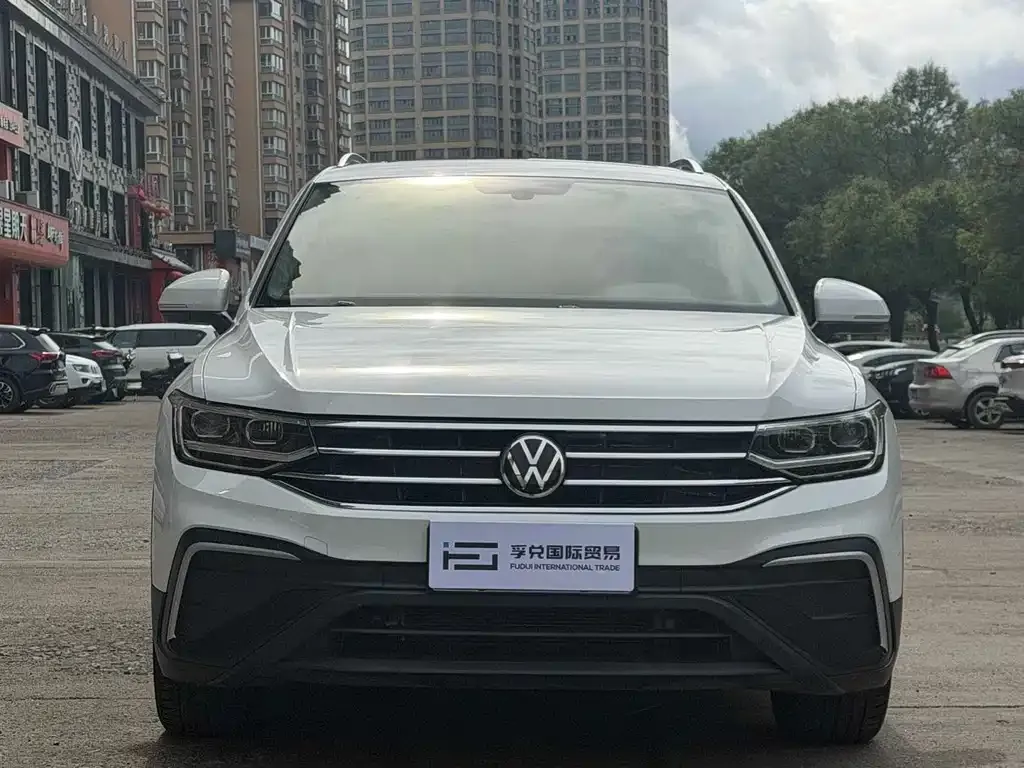 Volkswagen Tiguan L 2022 из CN, фото 4