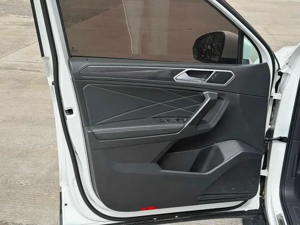Volkswagen Tiguan L 2022 из CN, фото 6