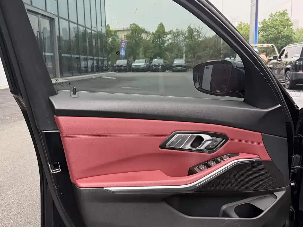 BMW 3 Series 2021 из CN, фото 2