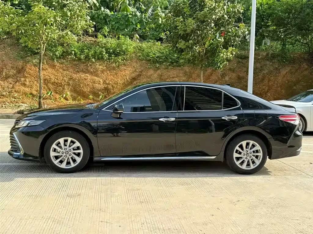 Toyota Camry — фото 6