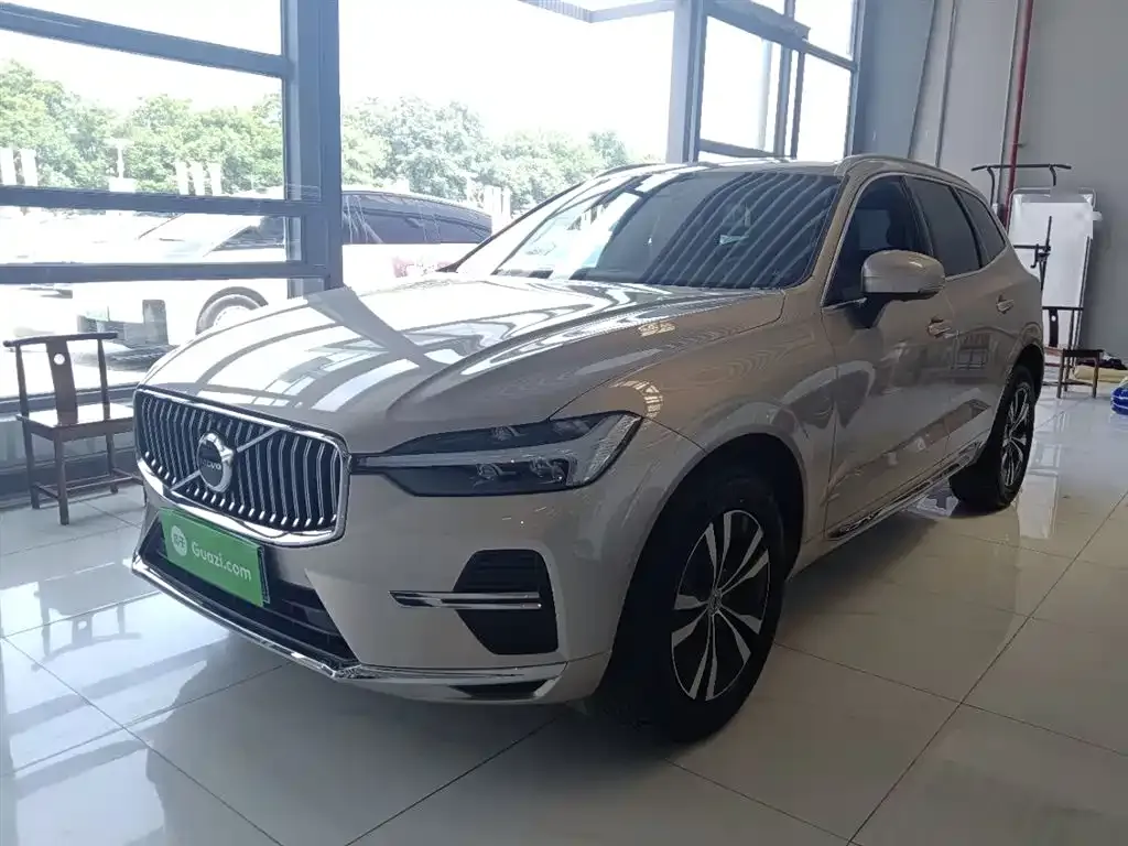 Volvo XC60 — фото 1